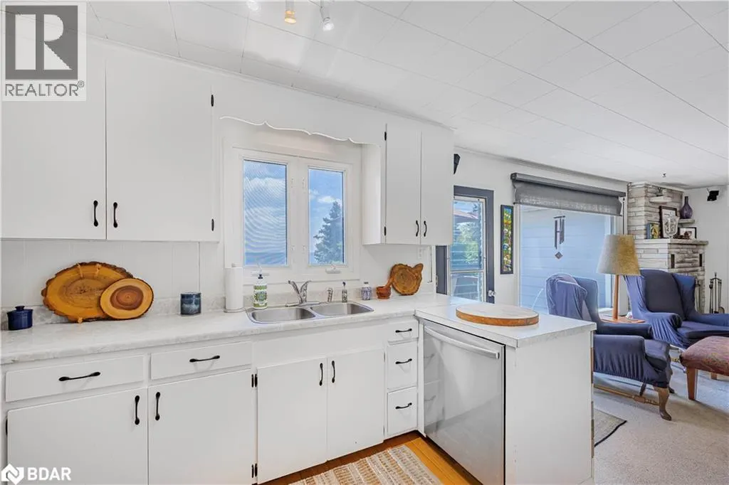 1125 WOODLAND Drive