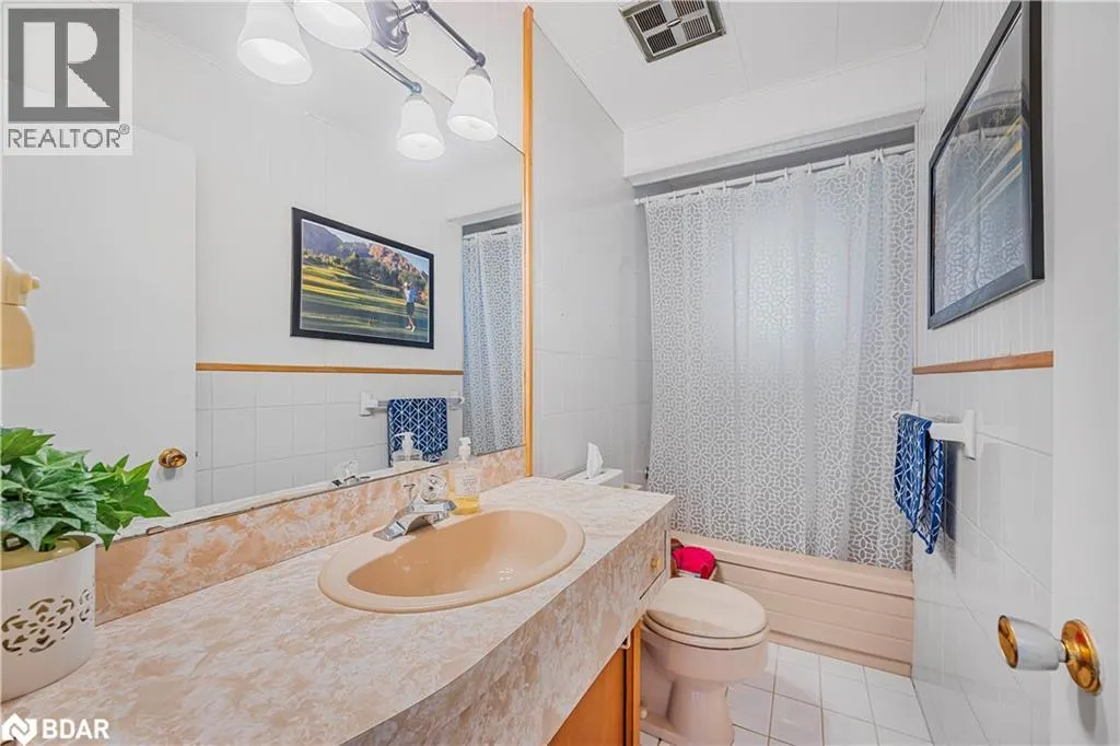 1125 WOODLAND Drive