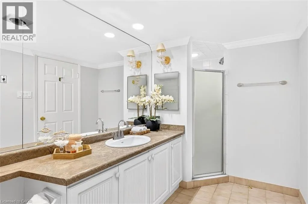 2210 LAKESHORE Road Unit# 203, #203