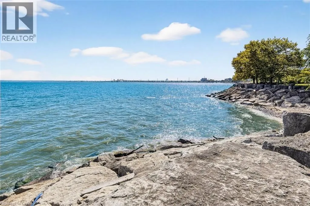 2210 LAKESHORE Road Unit# 203, #203