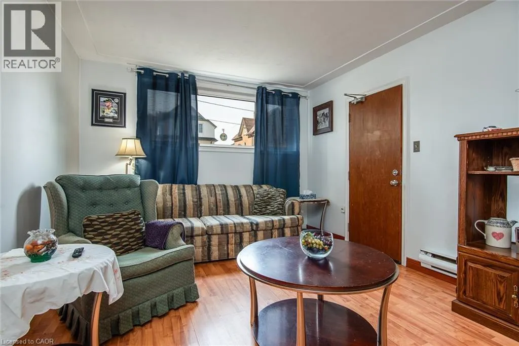 296 AHRENS Street W
