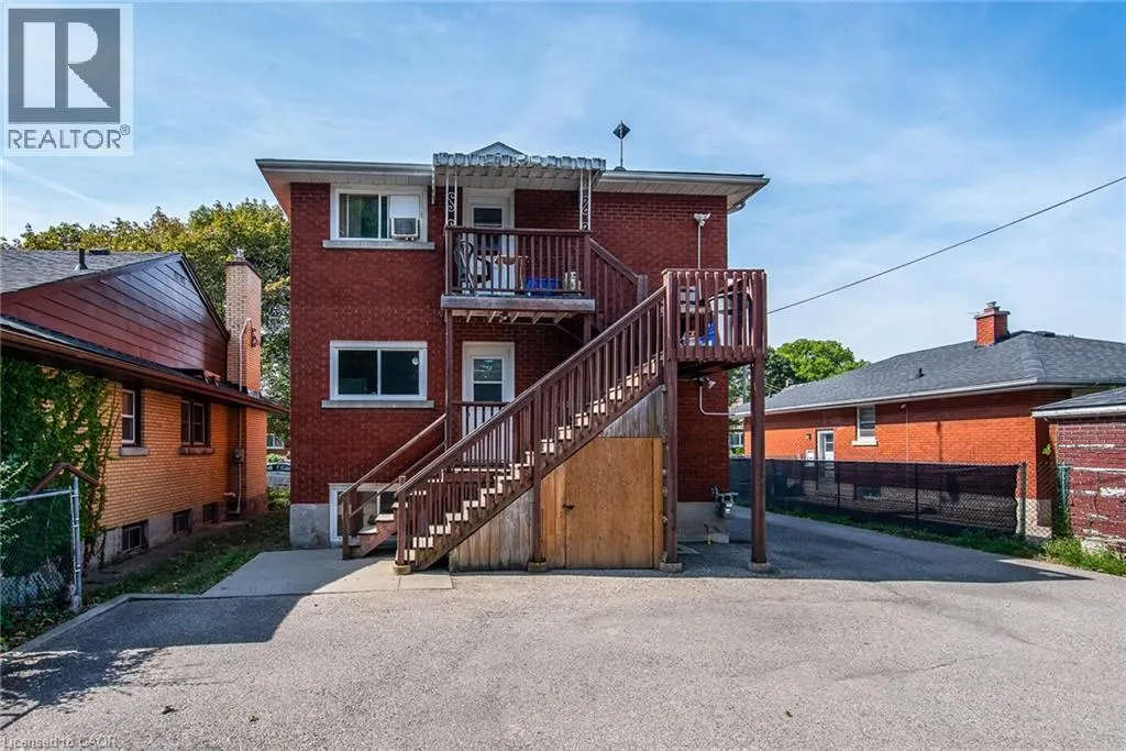296 AHRENS Street W