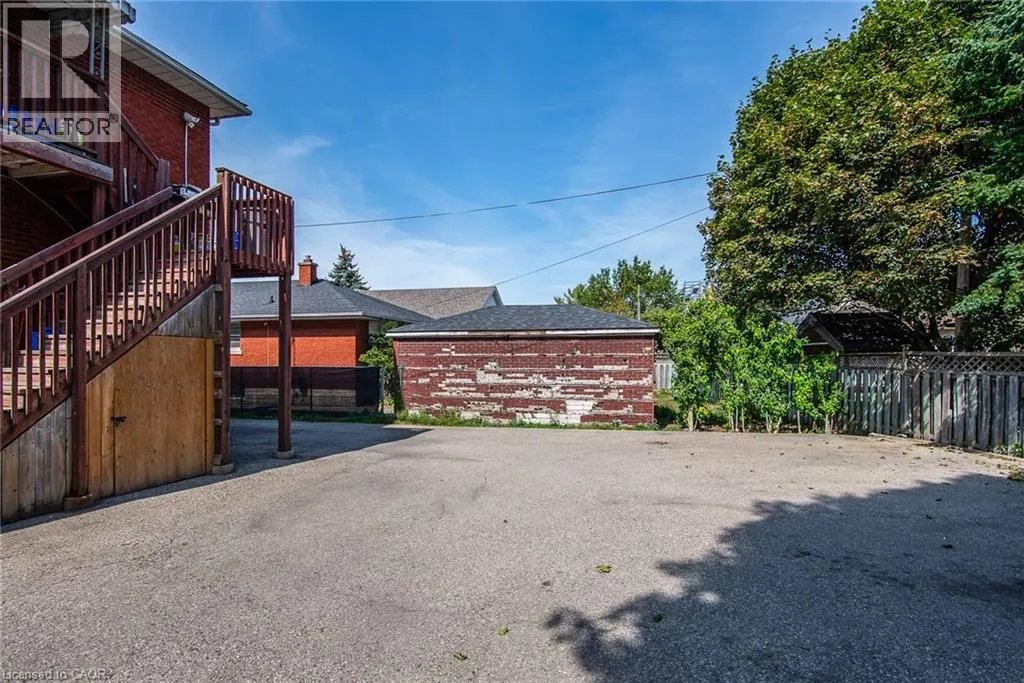 296 AHRENS Street W