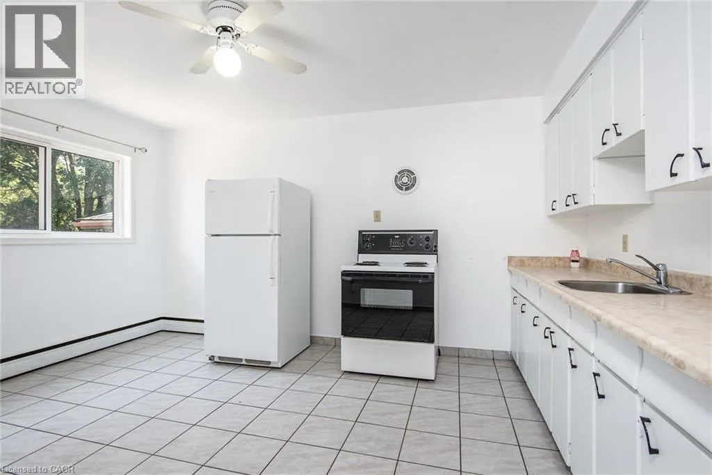 296 AHRENS Street W