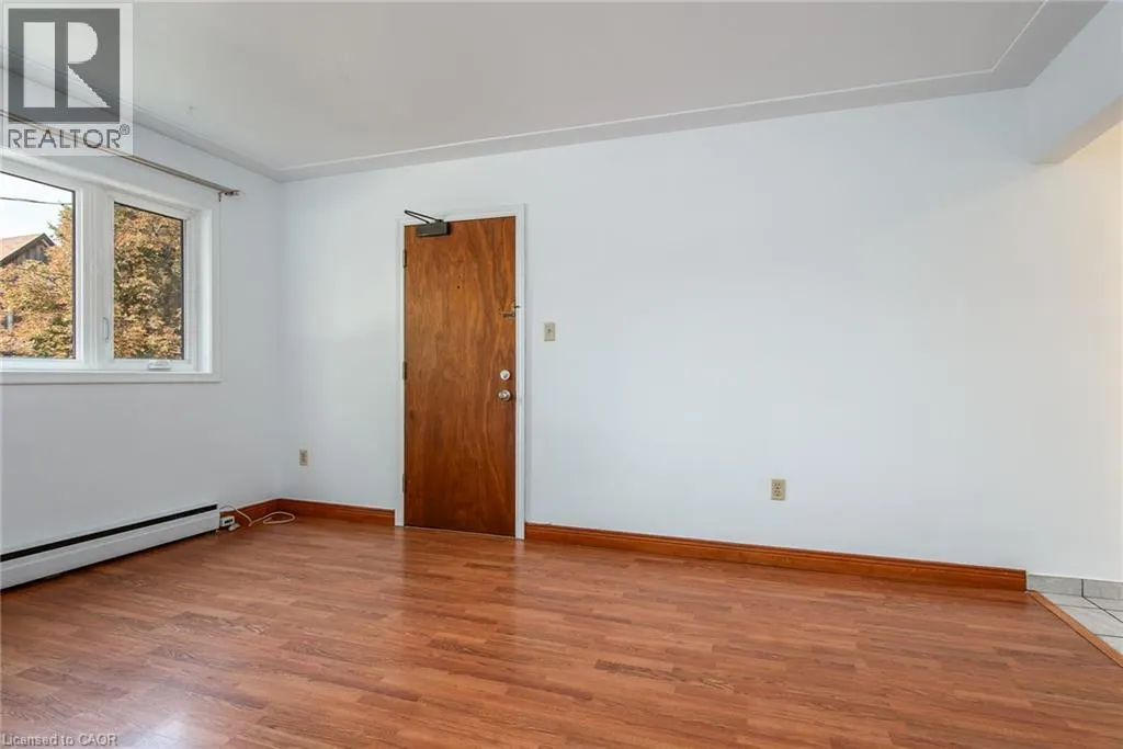 296 AHRENS Street W