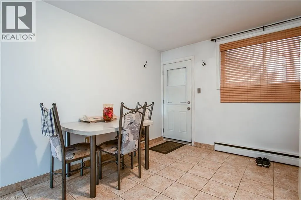 296 AHRENS Street W