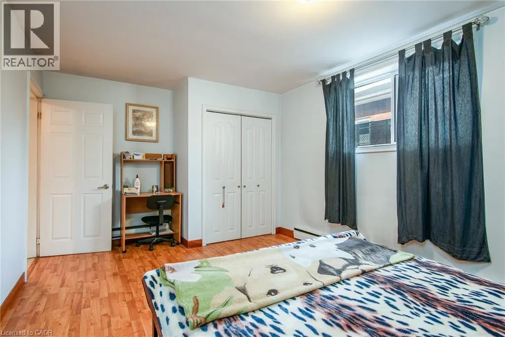 296 AHRENS Street W