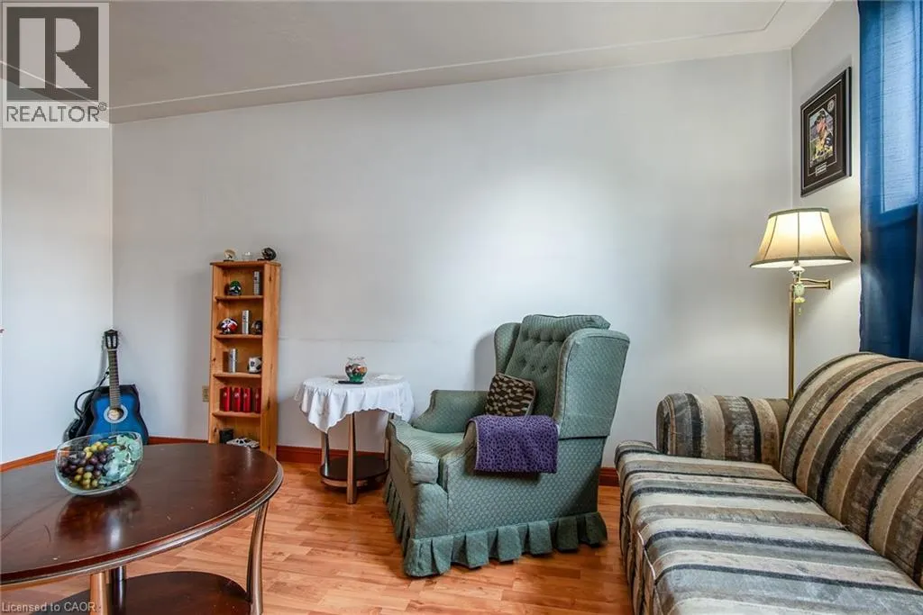 296 AHRENS Street W