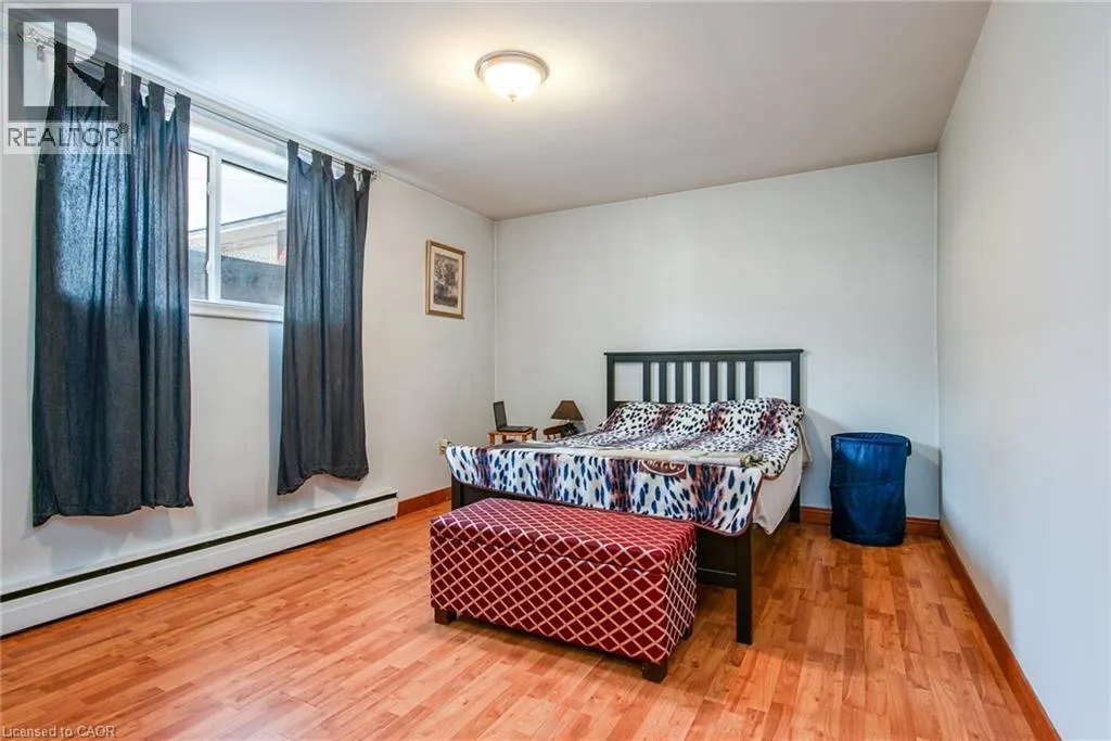 296 AHRENS Street W