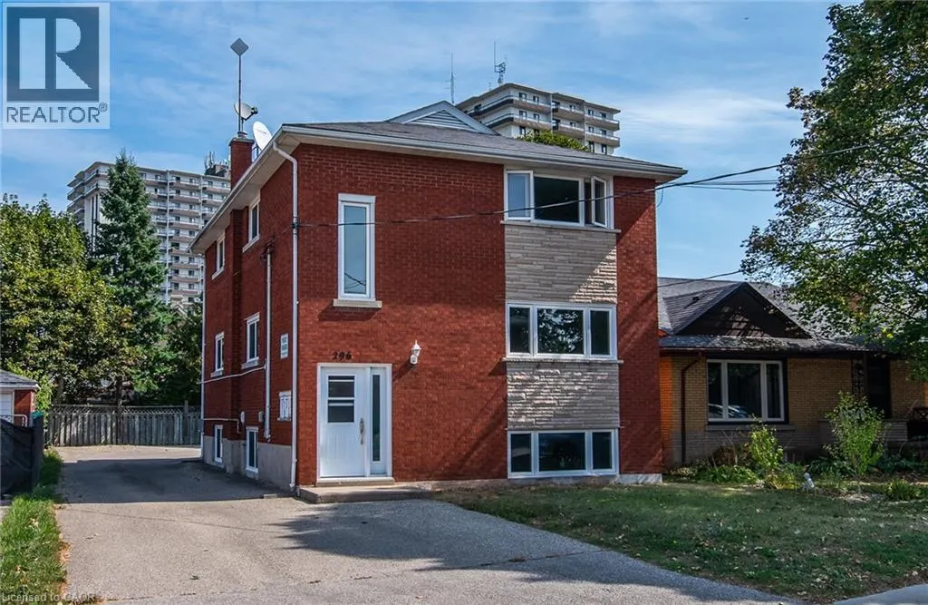 296 AHRENS Street W