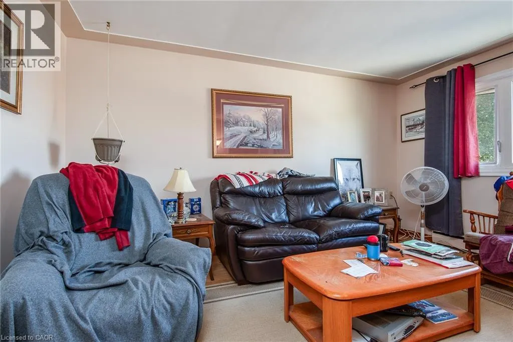 296 AHRENS Street W