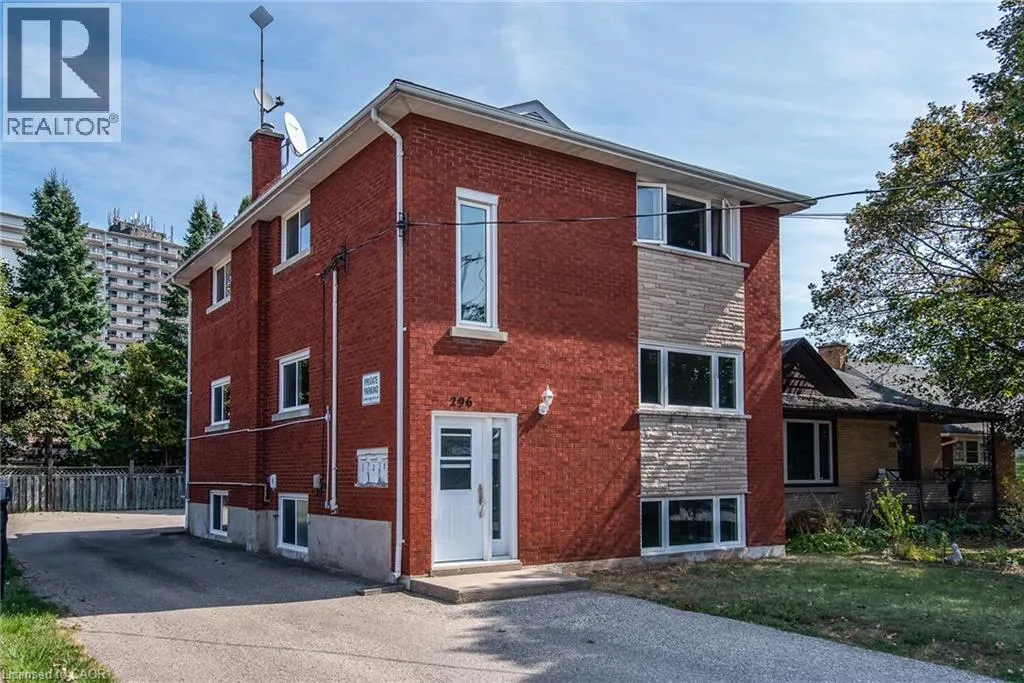 296 AHRENS Street W