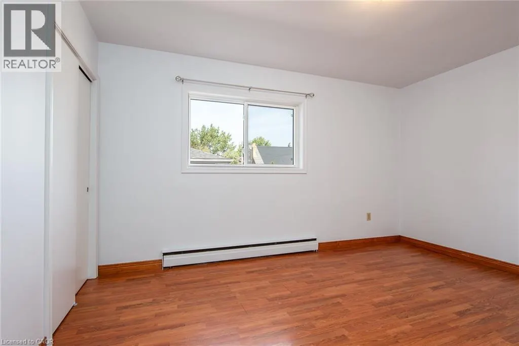 296 AHRENS Street W