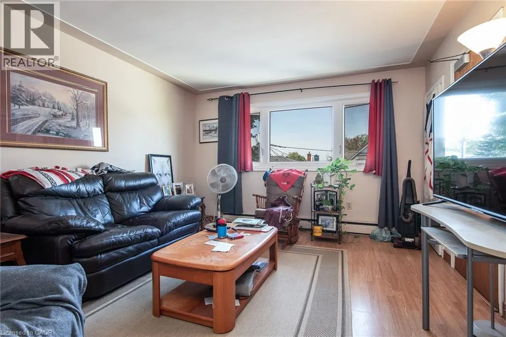296 AHRENS Street W
