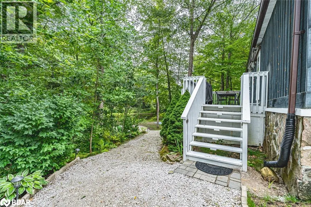 7498 ISLAND Crescent