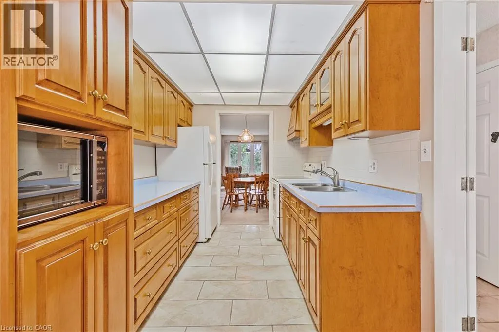 4 ROSSMORE Avenue Unit# 5, #5