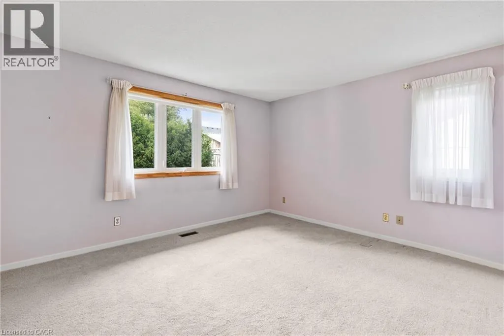 4 ROSSMORE Avenue Unit# 5, #5