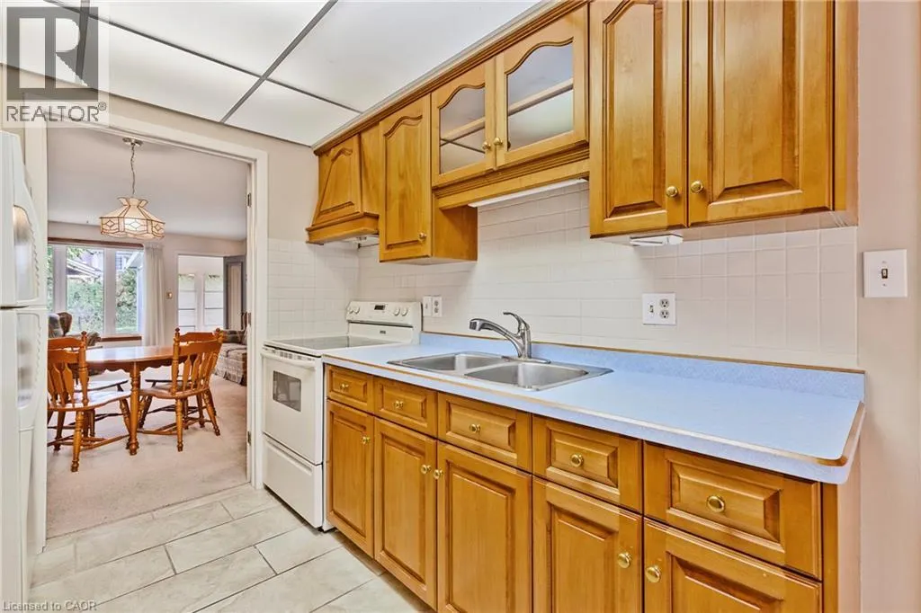 4 ROSSMORE Avenue Unit# 5, #5