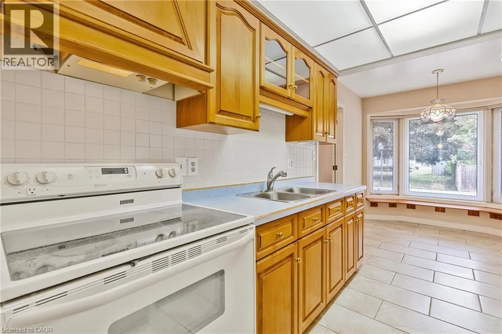 4 ROSSMORE Avenue Unit# 5, #5