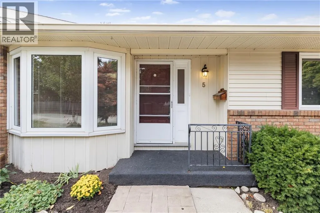 4 ROSSMORE Avenue Unit# 5, #5