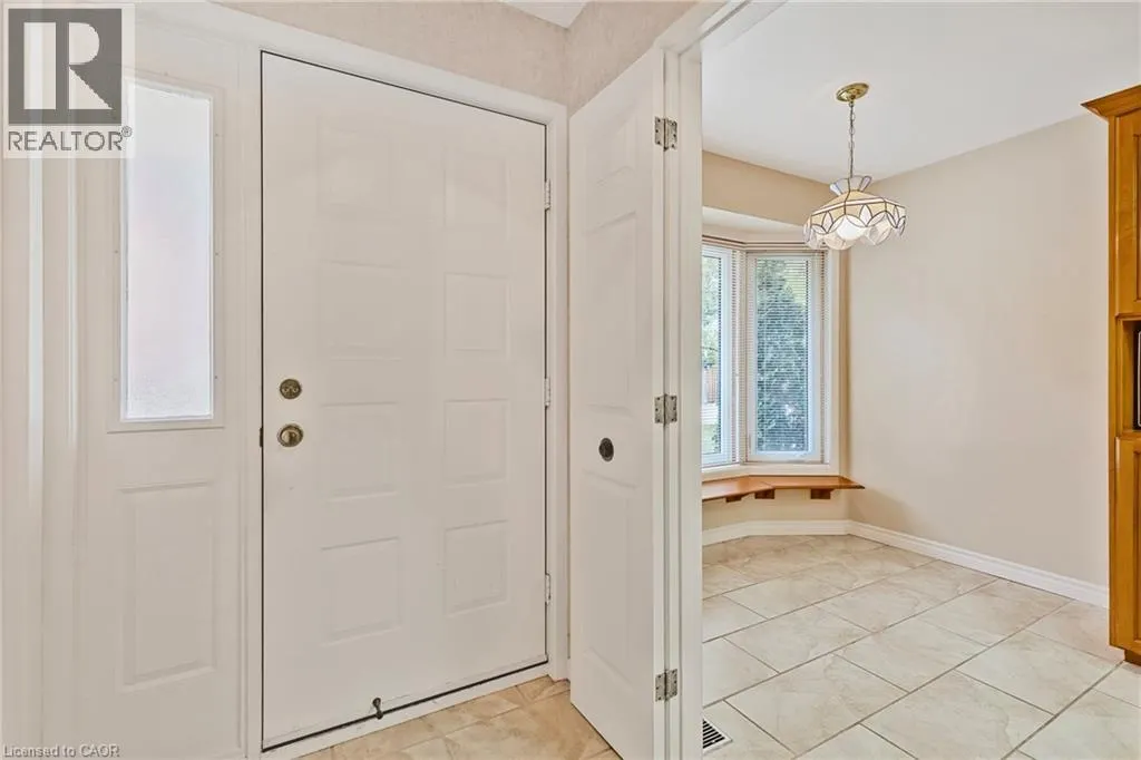 4 ROSSMORE Avenue Unit# 5, #5