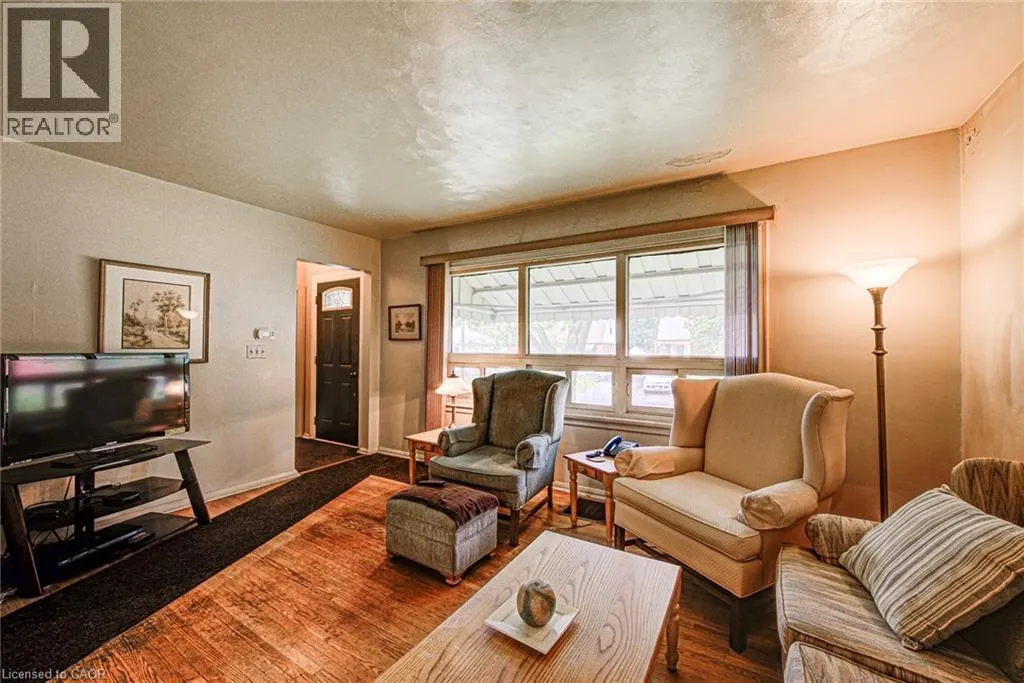 105 LORNE Crescent