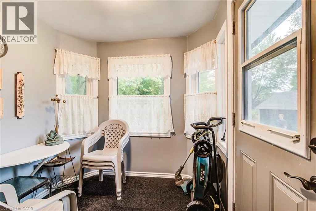 105 LORNE Crescent