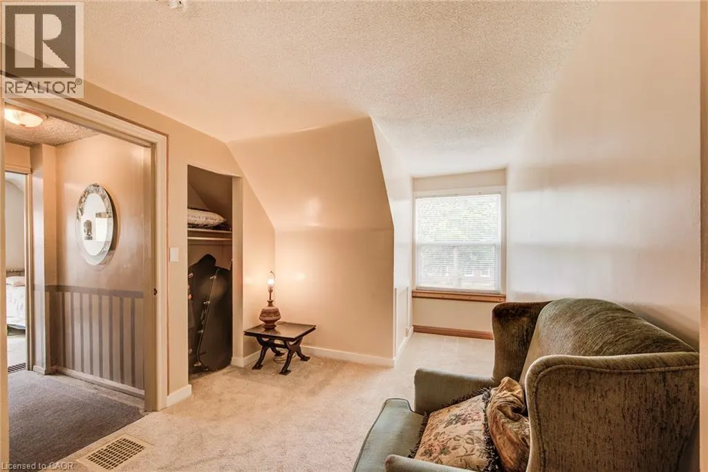 105 LORNE Crescent