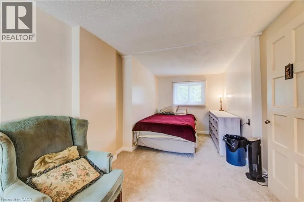 105 LORNE Crescent