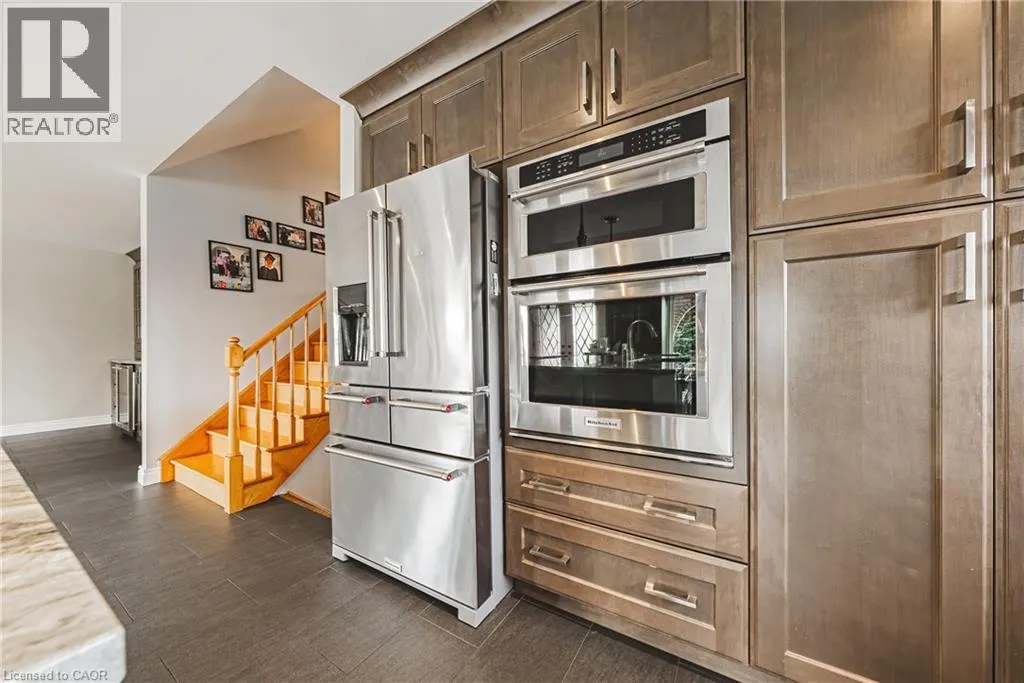 95 ELLINGTON Avenue