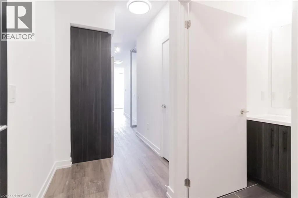 15 WELLINGTON Street S Unit# 208, #208