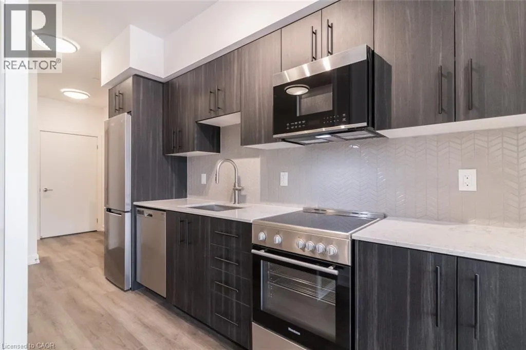 15 WELLINGTON Street S Unit# 208, #208