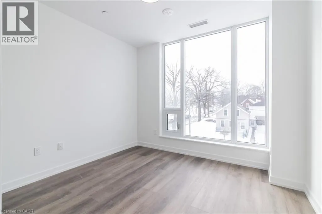 15 WELLINGTON Street S Unit# 208, #208