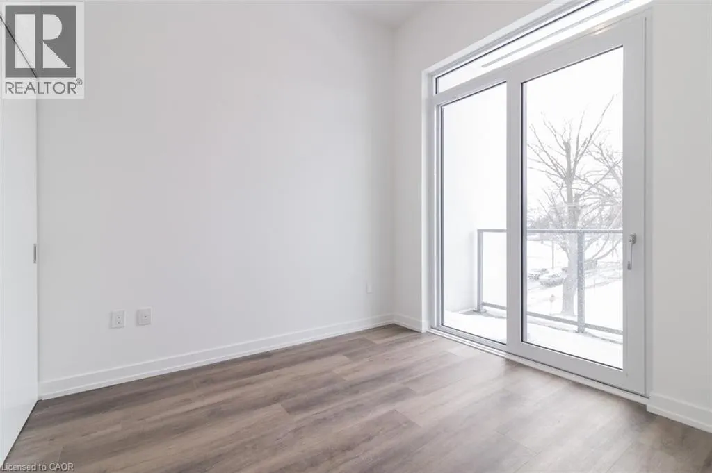 15 WELLINGTON Street S Unit# 208, #208