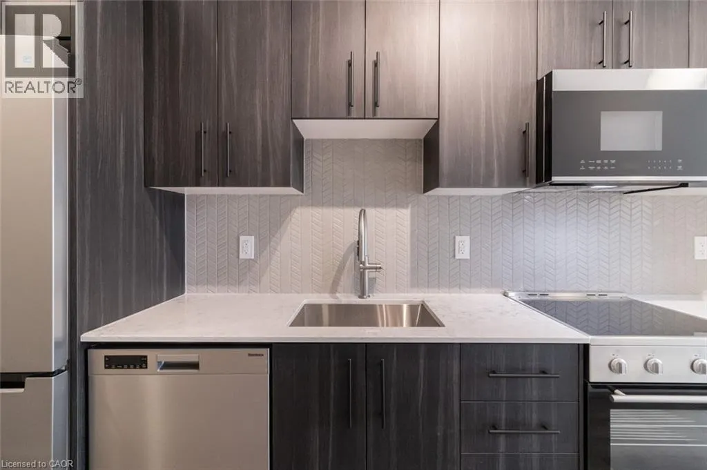 15 WELLINGTON Street S Unit# 208, #208
