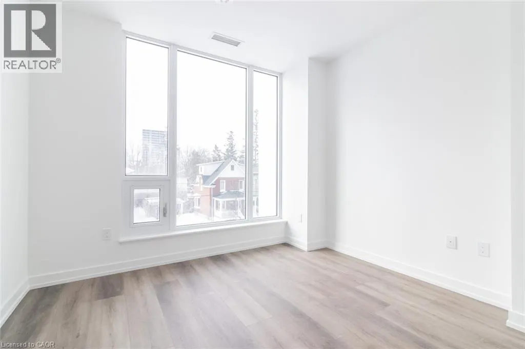 15 WELLINGTON Street S Unit# 208, #208