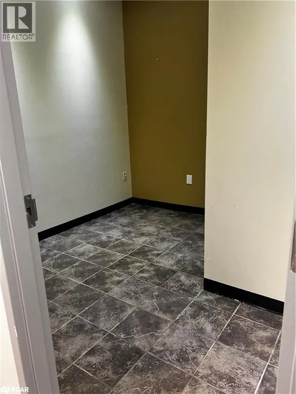 3 MASSEY Street W Unit# 15, #15