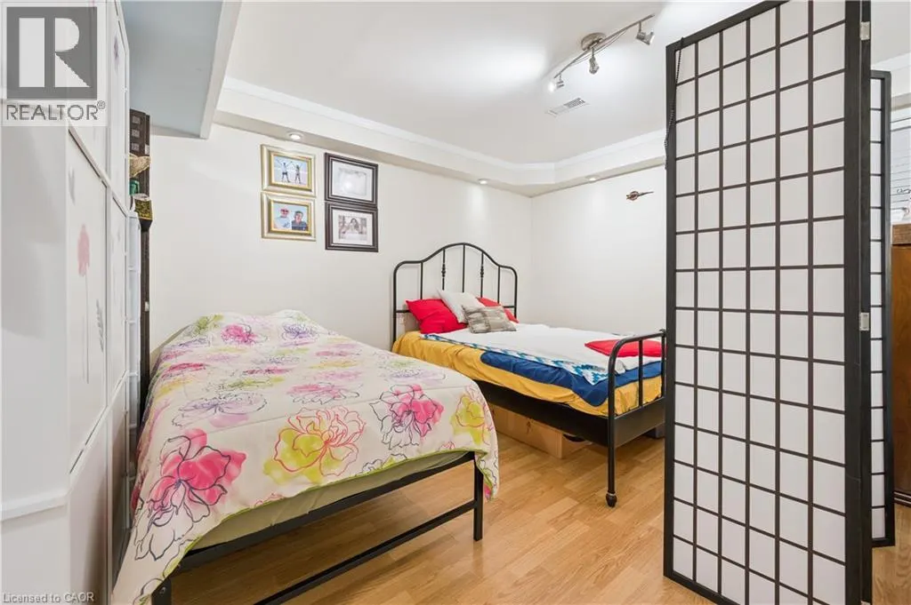 35 SMALL Court