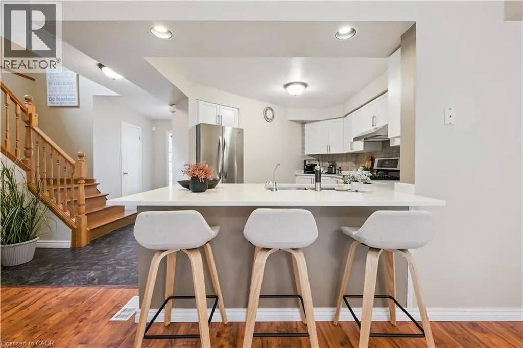35 SMALL Court