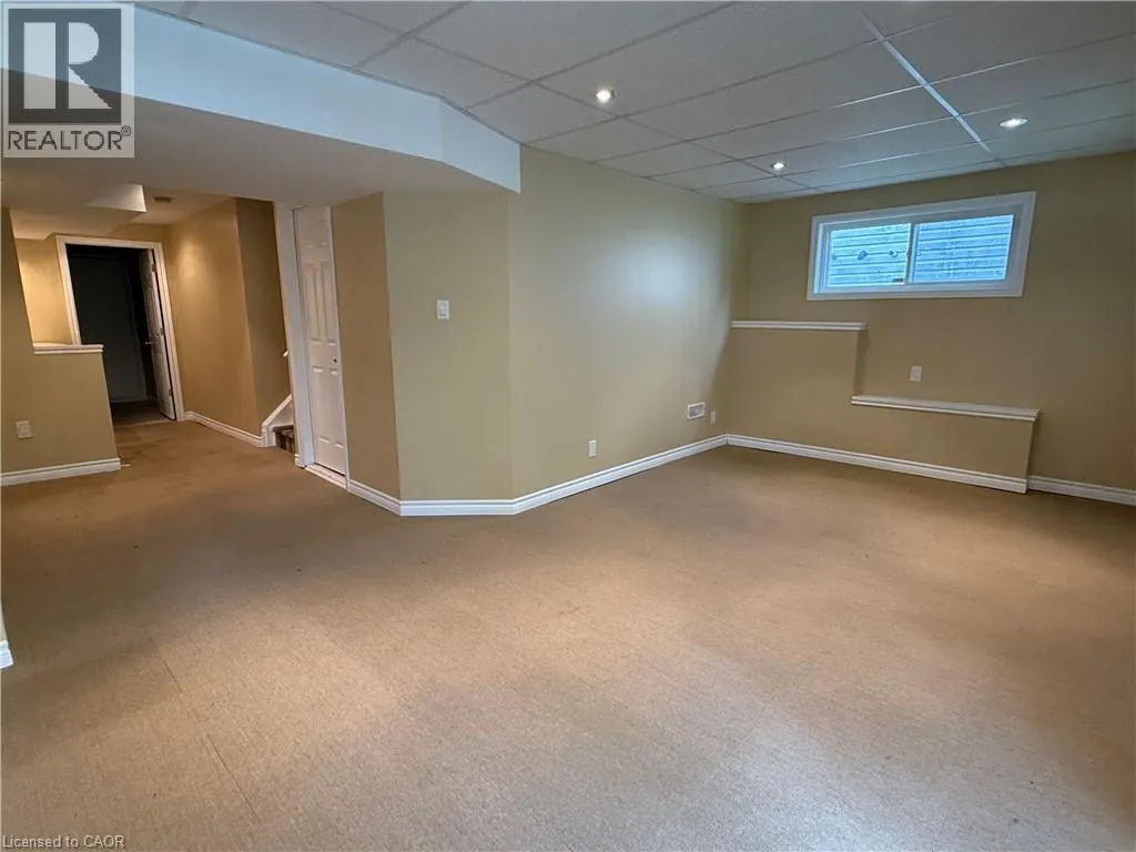 930 CREEKSIDE Drive