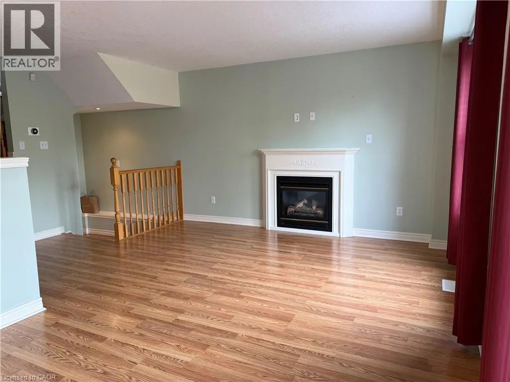 930 CREEKSIDE Drive