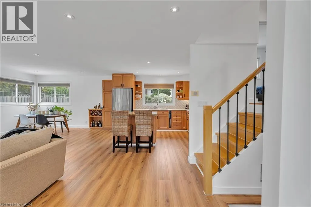 35 HICKERY Place