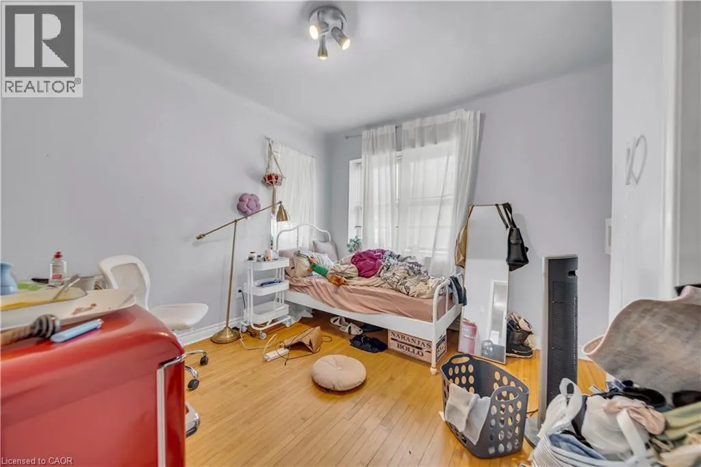 24 COLUMBIA Street W