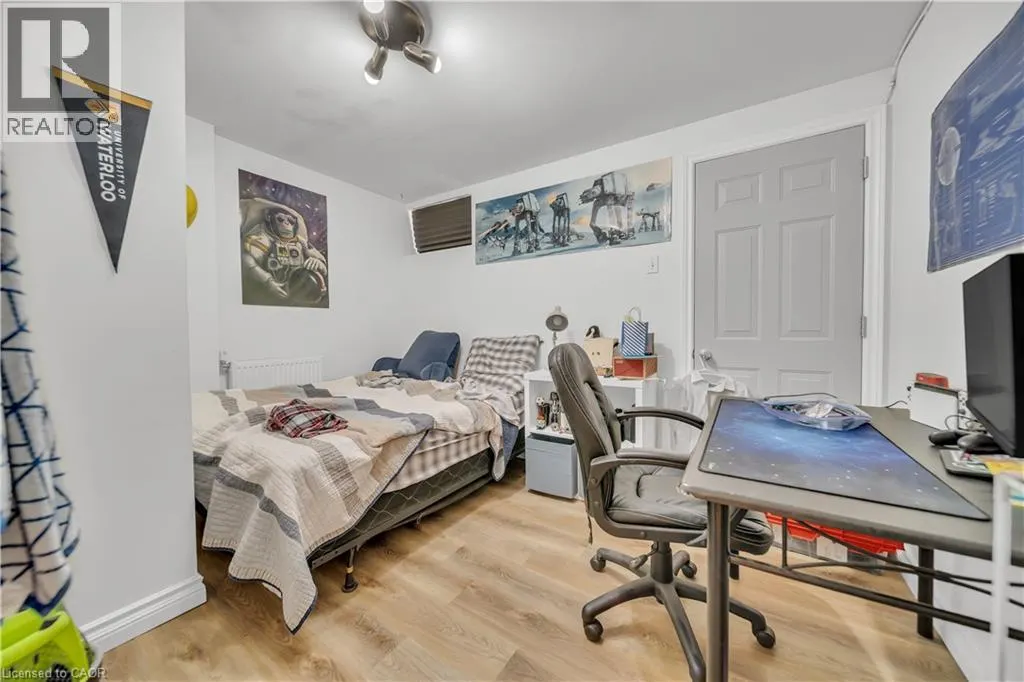 24 COLUMBIA Street W