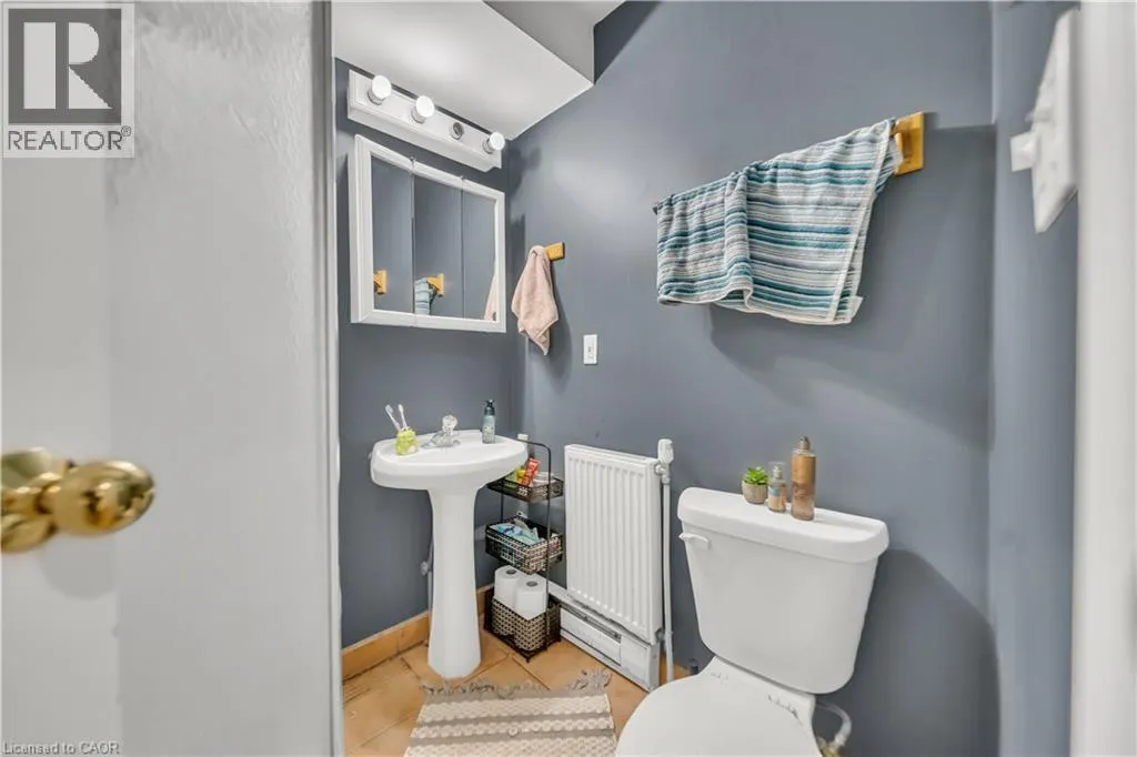 24 COLUMBIA Street W