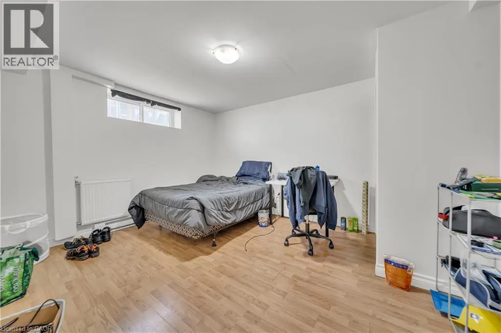 24 COLUMBIA Street W