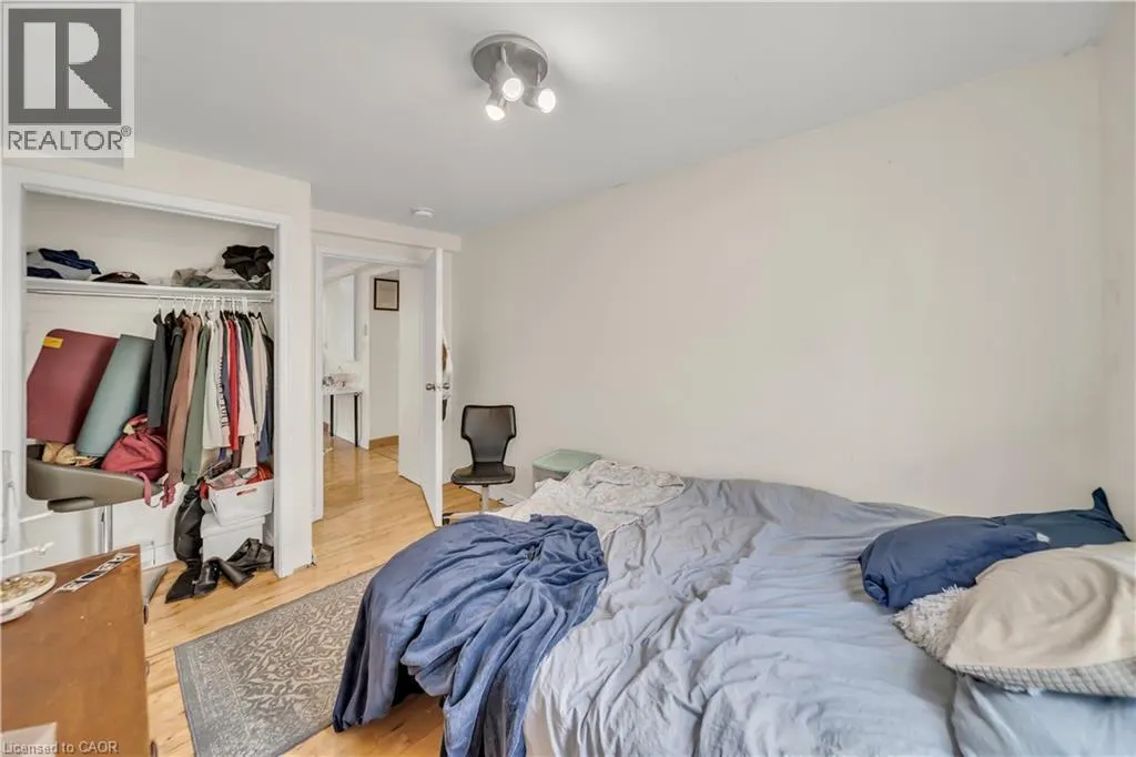 24 COLUMBIA Street W