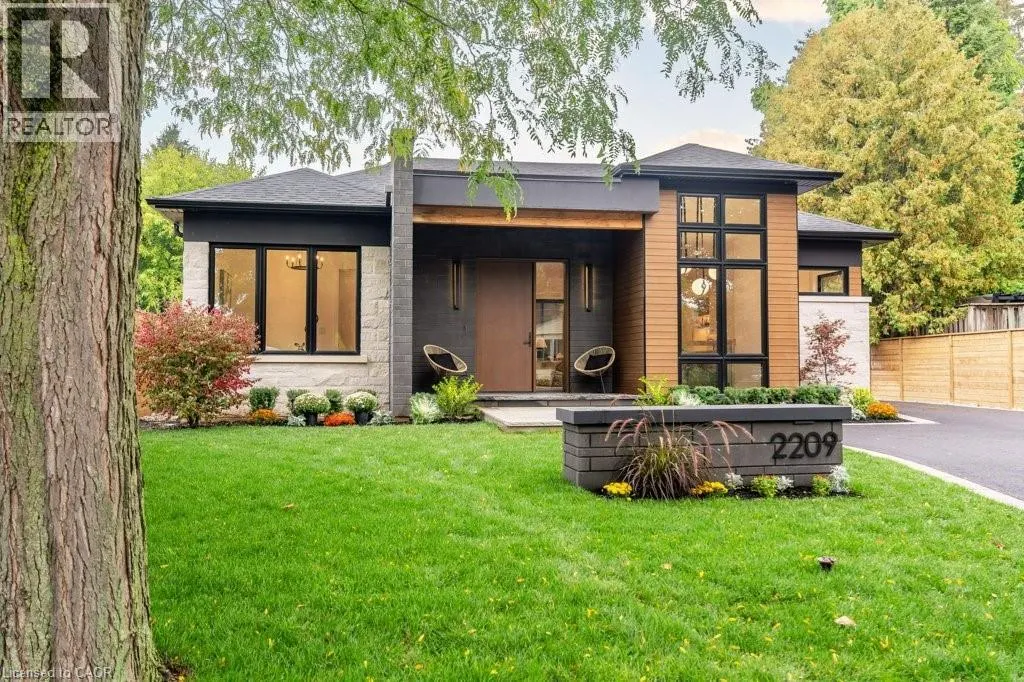 2209 COURTLAND Drive