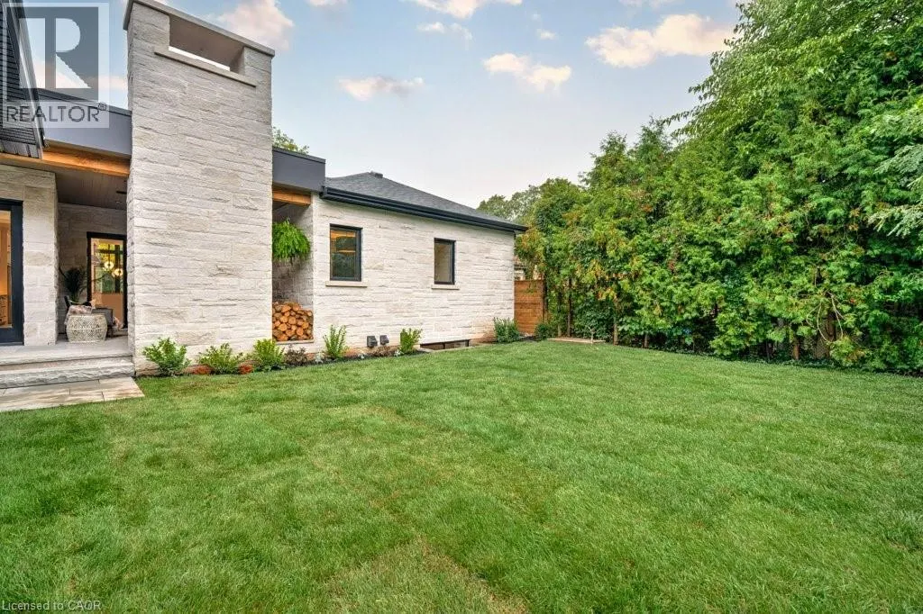 2209 COURTLAND Drive