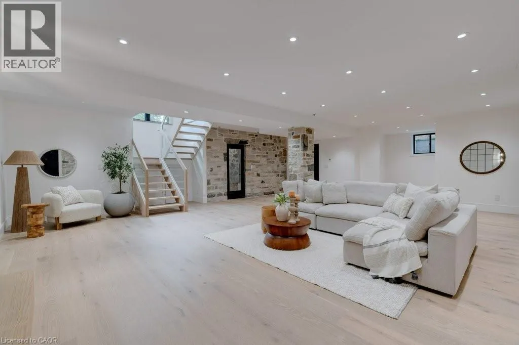 2209 COURTLAND Drive